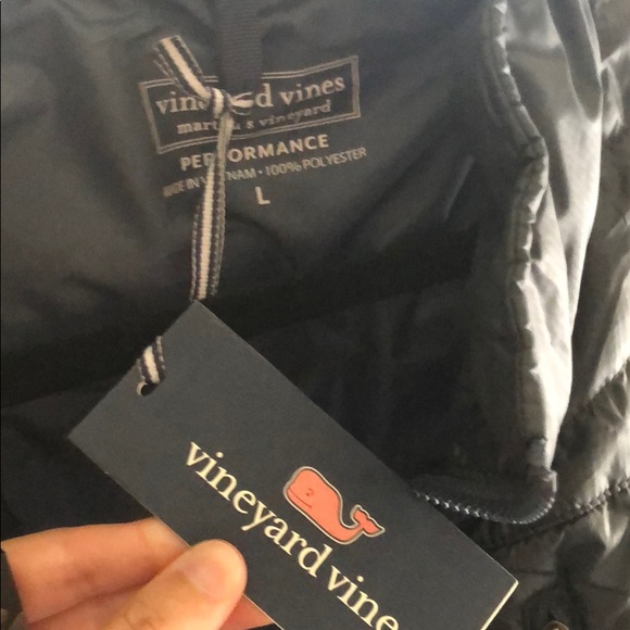 Vineyard Vines Men's Vest - Picture 4 of 4